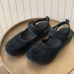 MERRELL | J033738 SIREN2 WRAP | BLACK SUEDE | SIZE: 8 | NEW